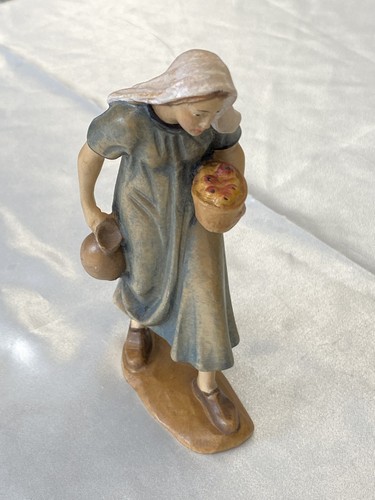 Krippenfigur magd mit korb - magd, und