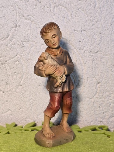 Carolus krippe bub mit lamm - mit,